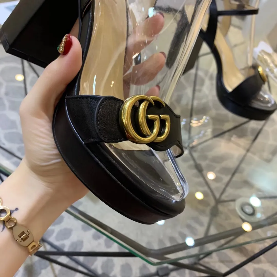 👟👟Ex-factory price 360👟👟 Gucci (GUCCI) official website 1:1 exquisite bronze buckle new summer one-line sandals. The workmanship is great and reassuring. The leather is shiny and tough. Comfortable and super comfortable to walk. It is recommended to meet the actual needs of the public and is easy to control. Fabric: first-layer cowhide. Lining/foot: sheepskin. Rubber outsole. Heel height: 10cm, waterproof platform 2.5cm. Color: gold, light gold, black, white, red. Size: 35-39 (sizes 34, 40, 41 need to be customized). Comes with receipt.